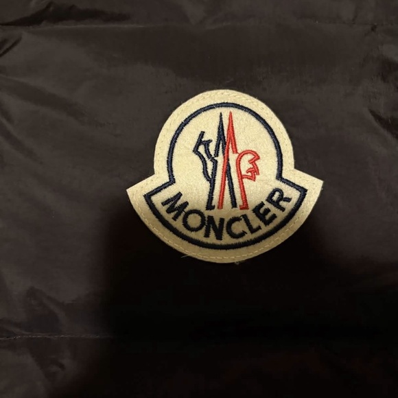 Moncler Black Men's Down Puffer Jacket with Logo Patch - Picture 2 of 4